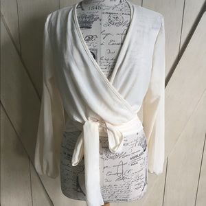 ⭐️Fashion Nova Creme Tie Blouse⭐️